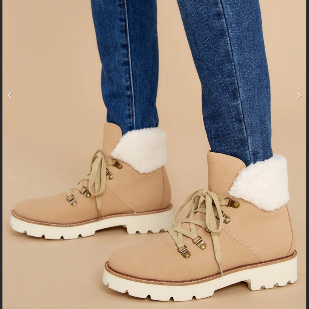 Size 6.5 Tan Lace Up Boots NWT (MAKE AN OFFER) - Picture 4 of 5